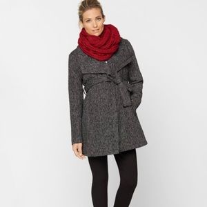 A Pea in the Pod Wrap Maternity Coat